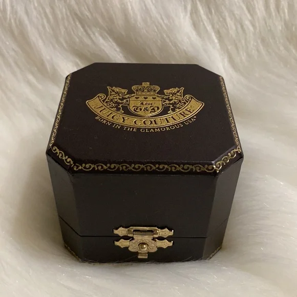 🩷PRICE IS FIRM🩷Juicy Couture Raspberry Heart Charm BNIB Excellent Condition - Picture 11 of 13